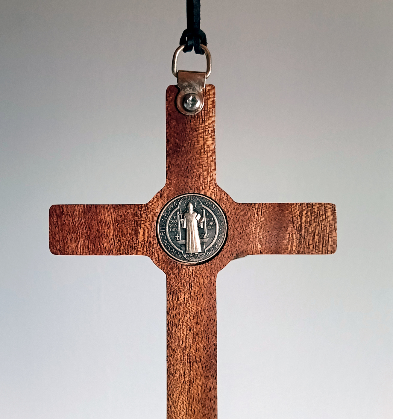 Krzyż Benedyktyński wiszący 15 cm - bierzmowanie - obrazek 4